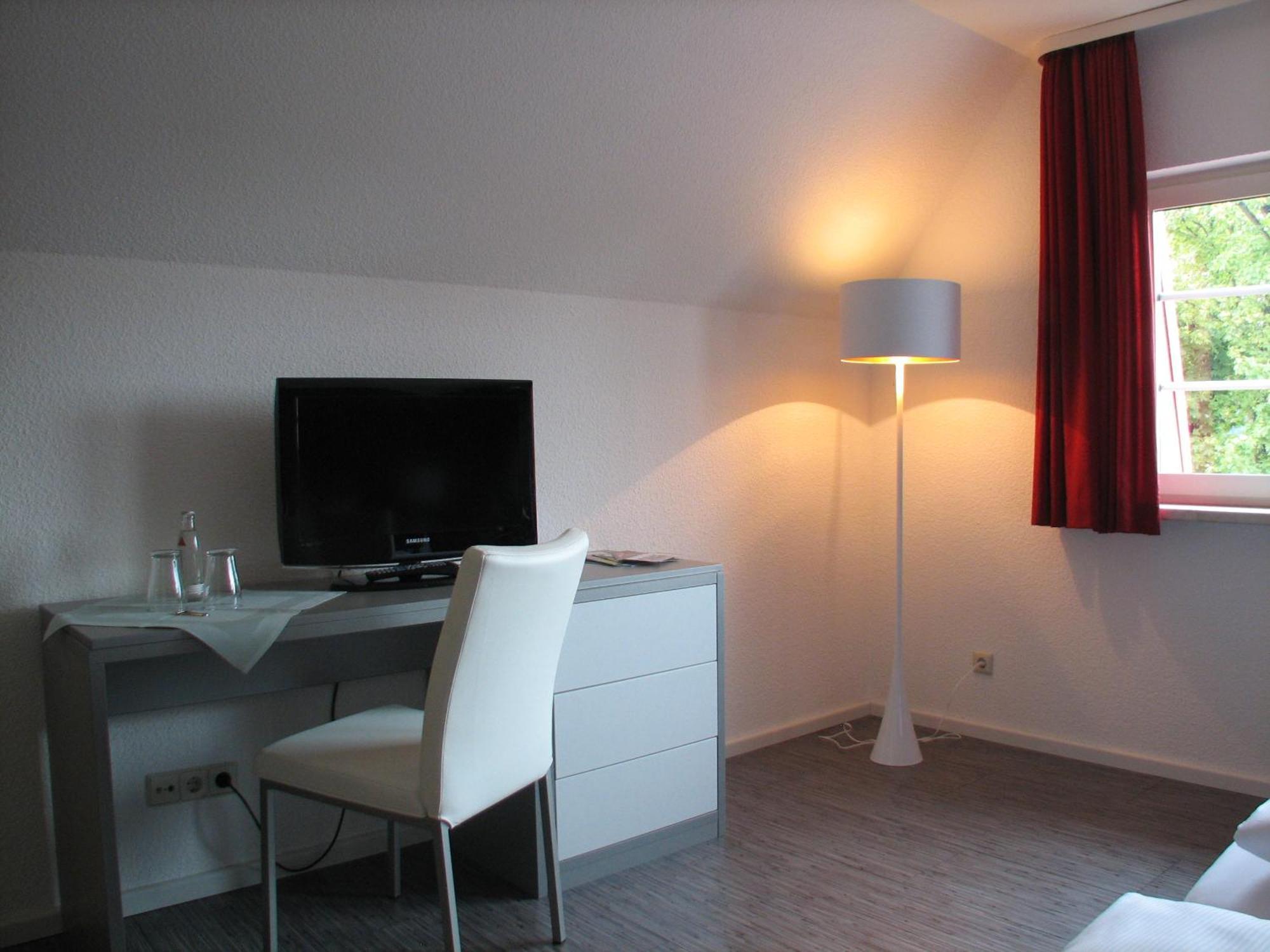 Hotel Elbrivera Alt Prester Magdeburg Exteriör bild