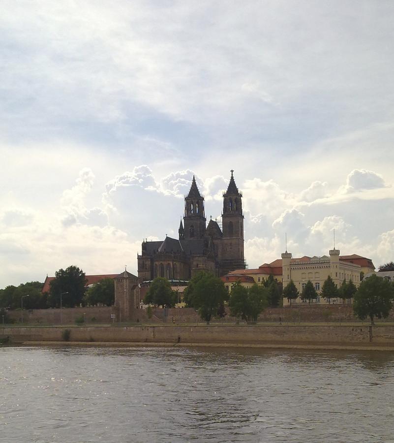 Hotel Elbrivera Alt Prester Magdeburg Exteriör bild